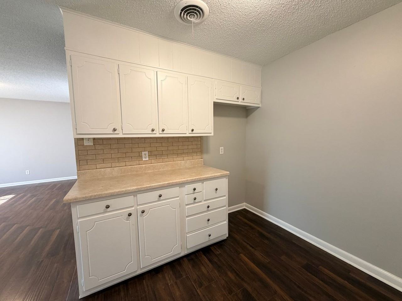 7800 W 32nd St - Photo 6 of 27