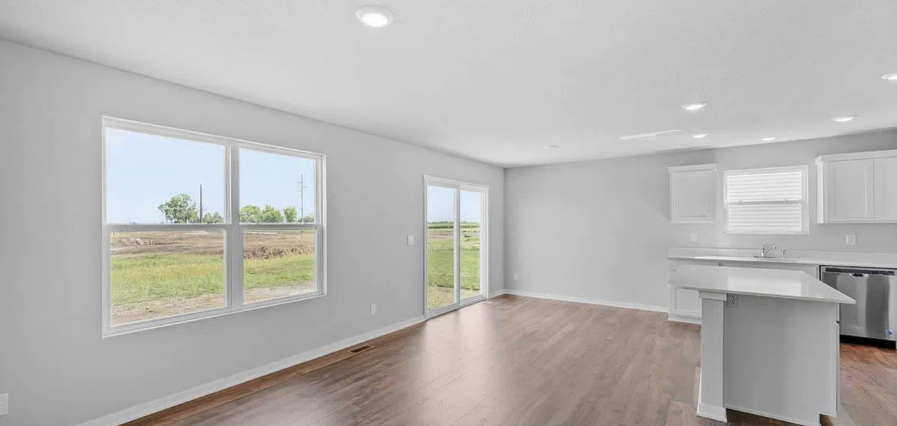 7728 N 95th Ave - Photo 4 of 10