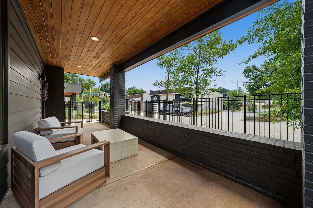1142 Boulevard Dr Ne - Photo 4 of 35
