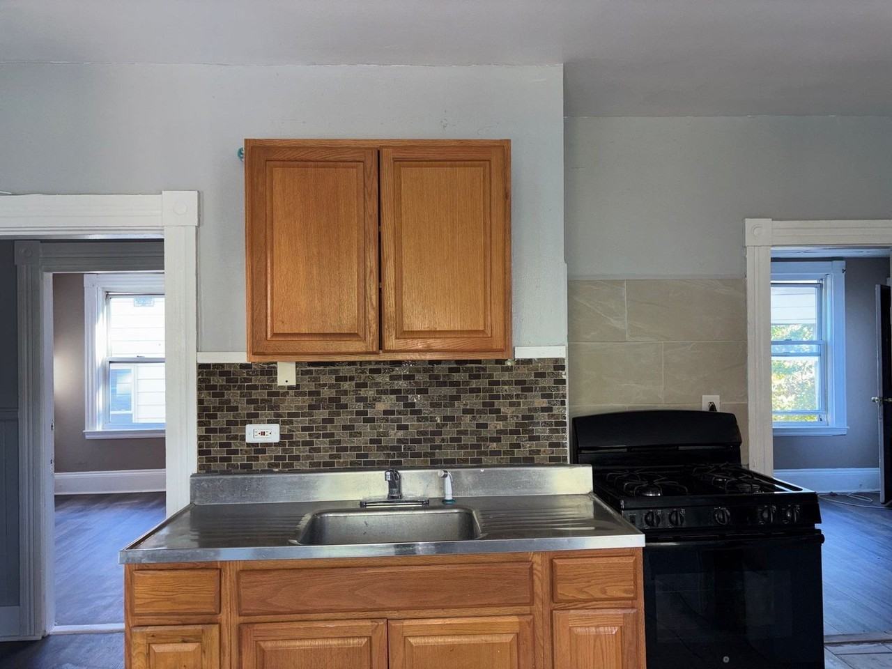 224 Laurel St - Photo 2 of 29