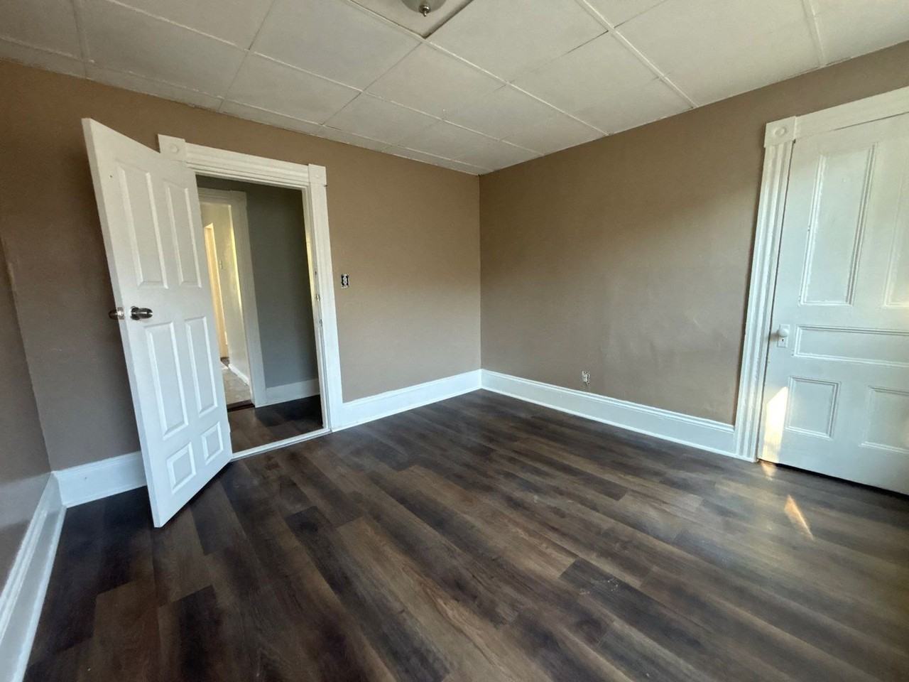 224 Laurel St - Photo 4 of 29