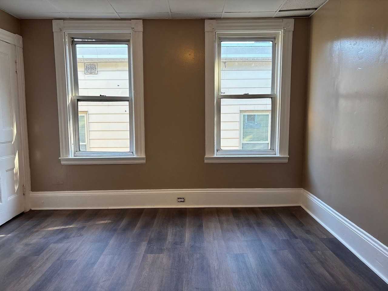 224 Laurel St - Photo 6 of 29