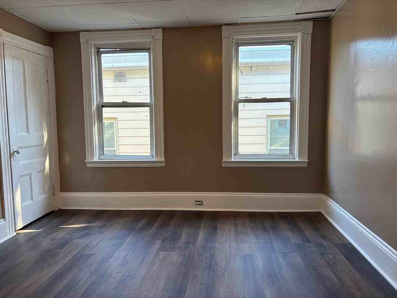 224 Laurel St - Photo 7 of 29