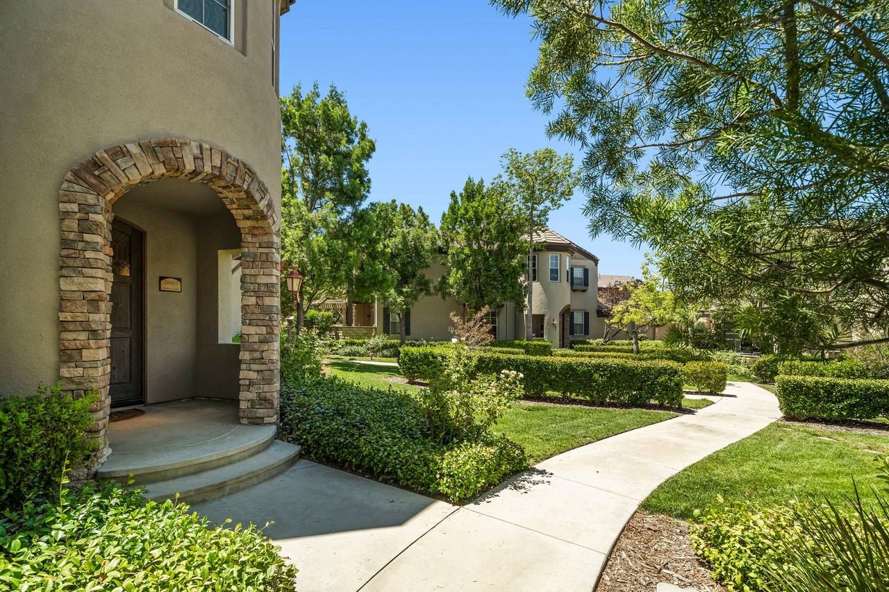 26803 Matisse Ln - Photo 3 of 25
