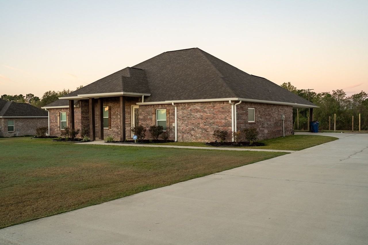 120 Liberty Dr - Photo 2 of 9