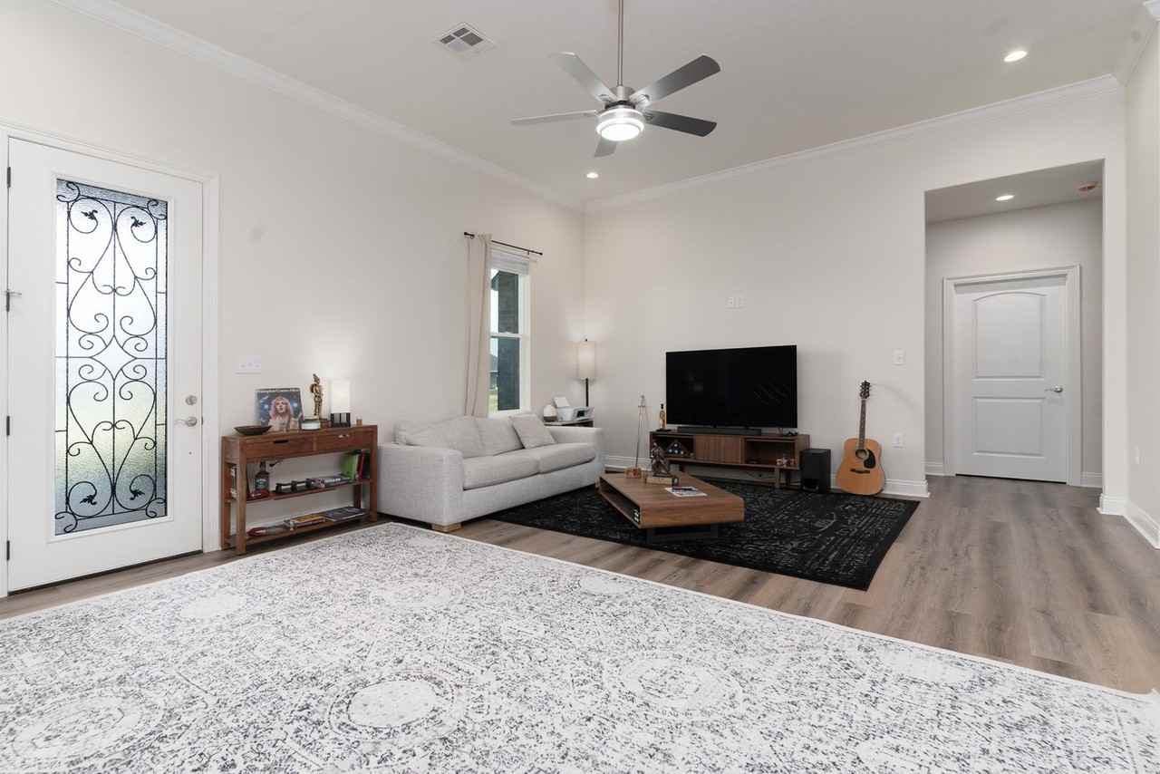 120 Liberty Dr - Photo 7 of 9