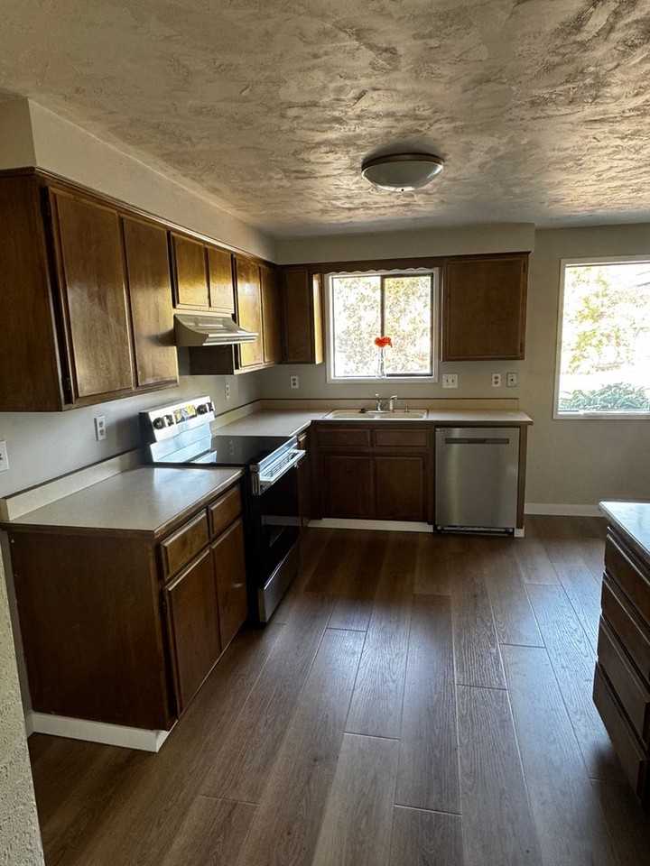2994 Seckel St - Photo 7 of 28