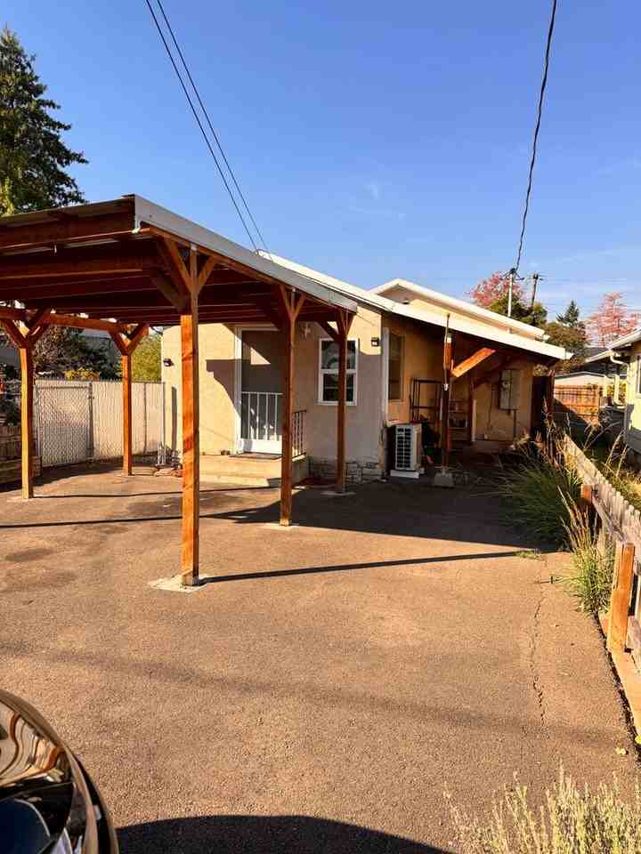 576 W Shenandoah St - Photo 2 of 11