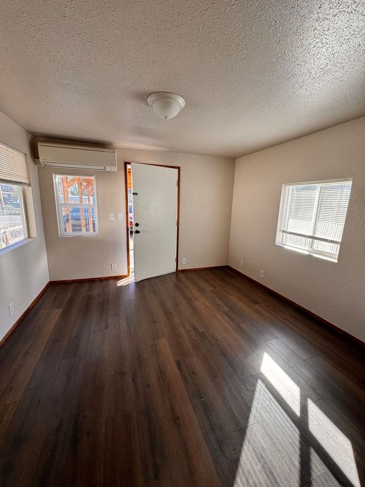576 W Shenandoah St - Photo 4 of 11