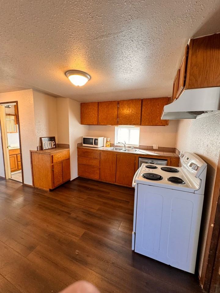 576 W Shenandoah St - Photo 5 of 11