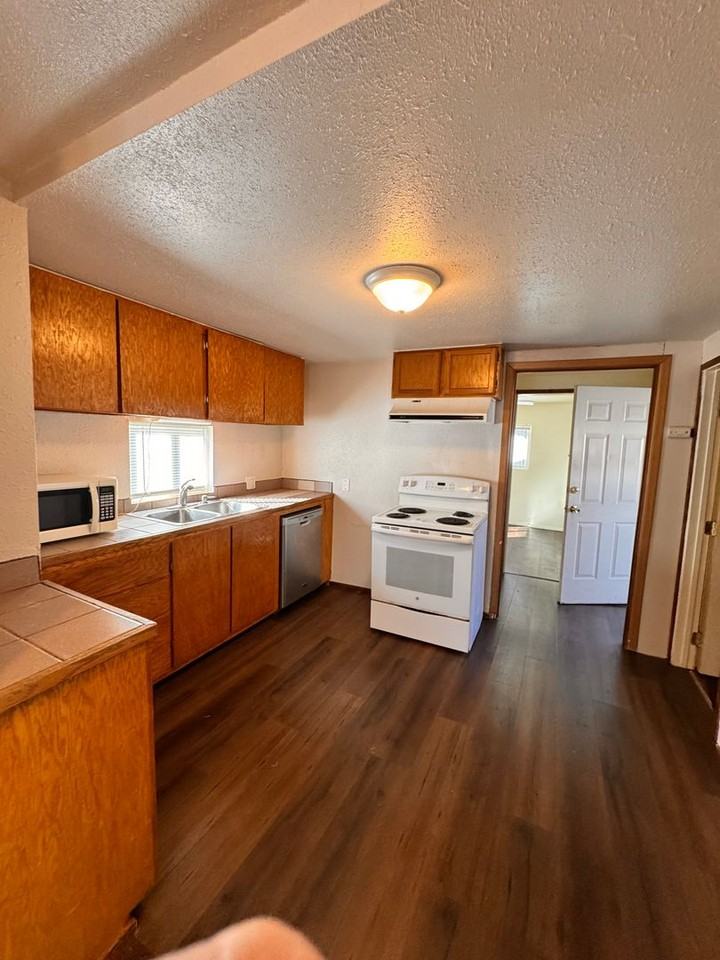 576 W Shenandoah St - Photo 6 of 11