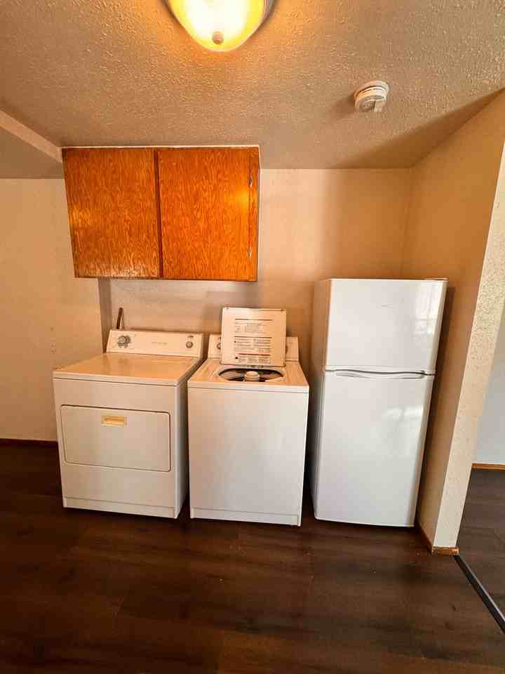 576 W Shenandoah St - Photo 7 of 11