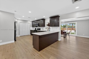 featured image of 712 Tradewind Dr