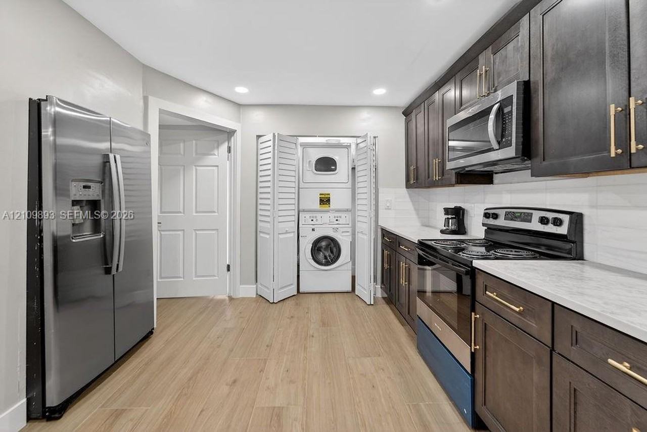 712 Tradewind Dr - Photo 3 of 11
