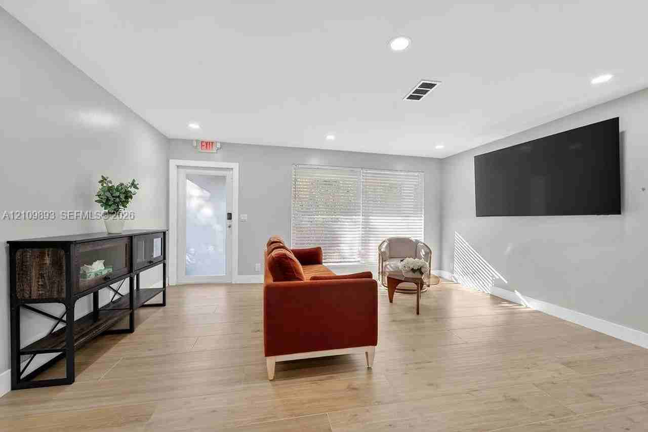 712 Tradewind Dr - Photo 6 of 11