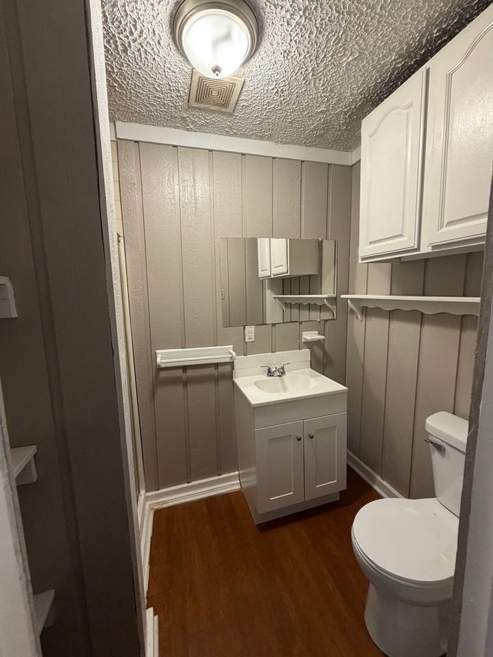 5952 E 22nd St - Photo 5 of 10