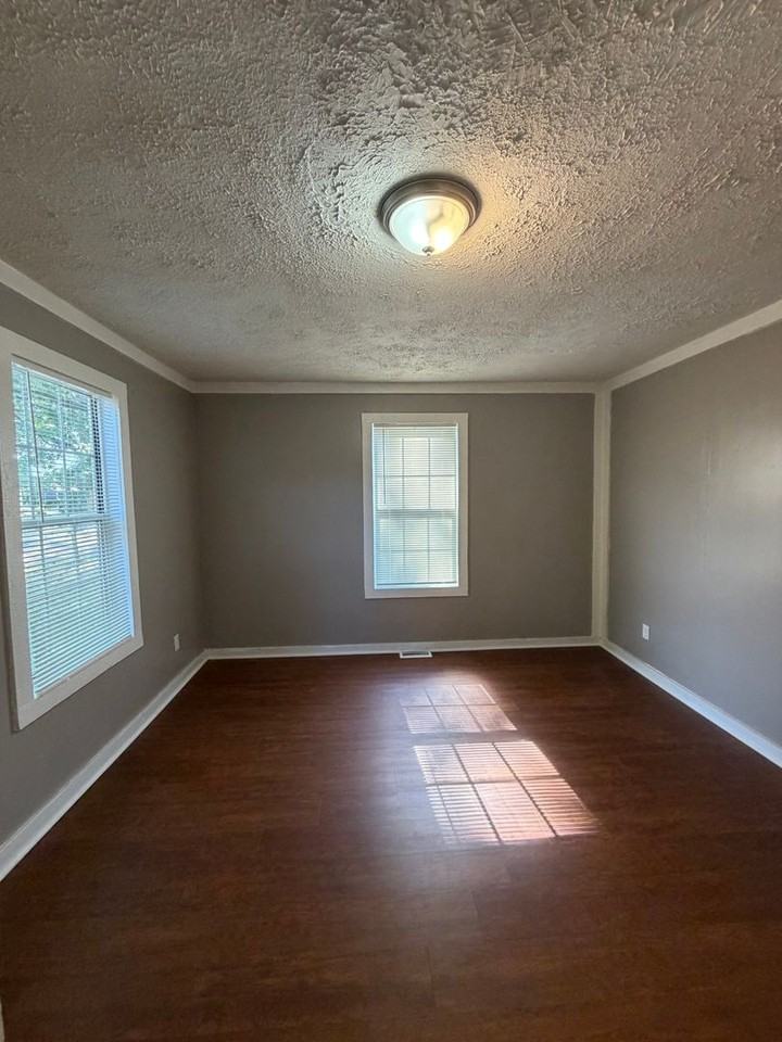 5952 E 22nd St - Photo 7 of 10