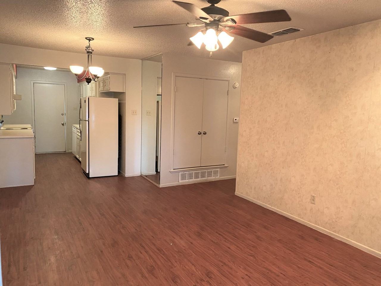 117 Troy Ave - Photo 2 of 11