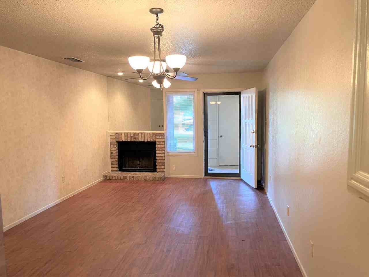 117 Troy Ave - Photo 4 of 11