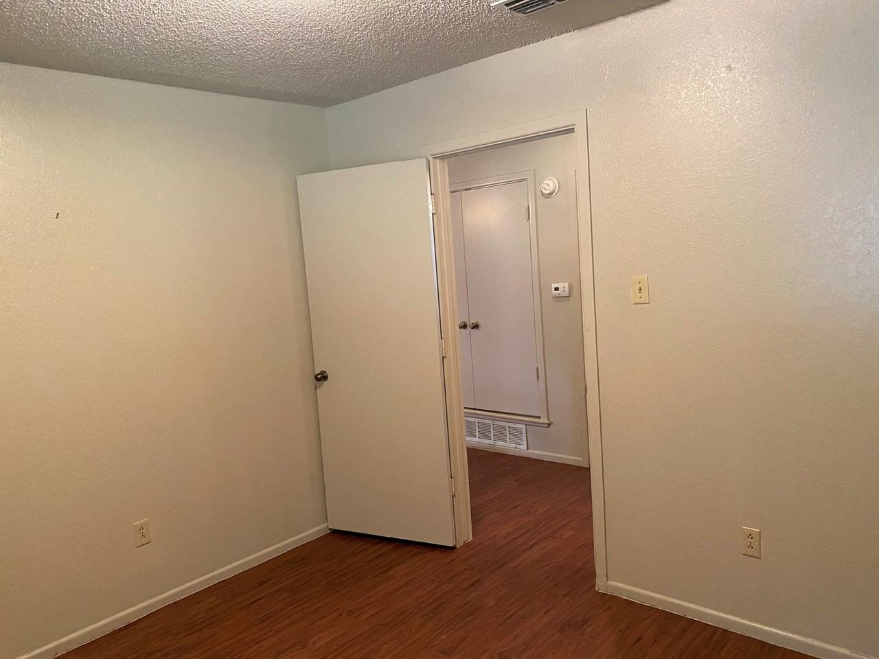 117 Troy Ave - Photo 6 of 11