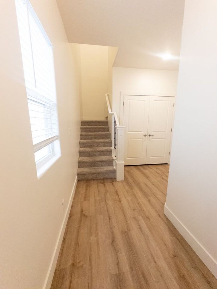 1367 E White Hollow Ln - Photo 3 of 21