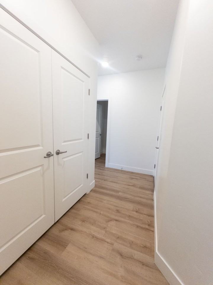 1367 E White Hollow Ln - Photo 4 of 21