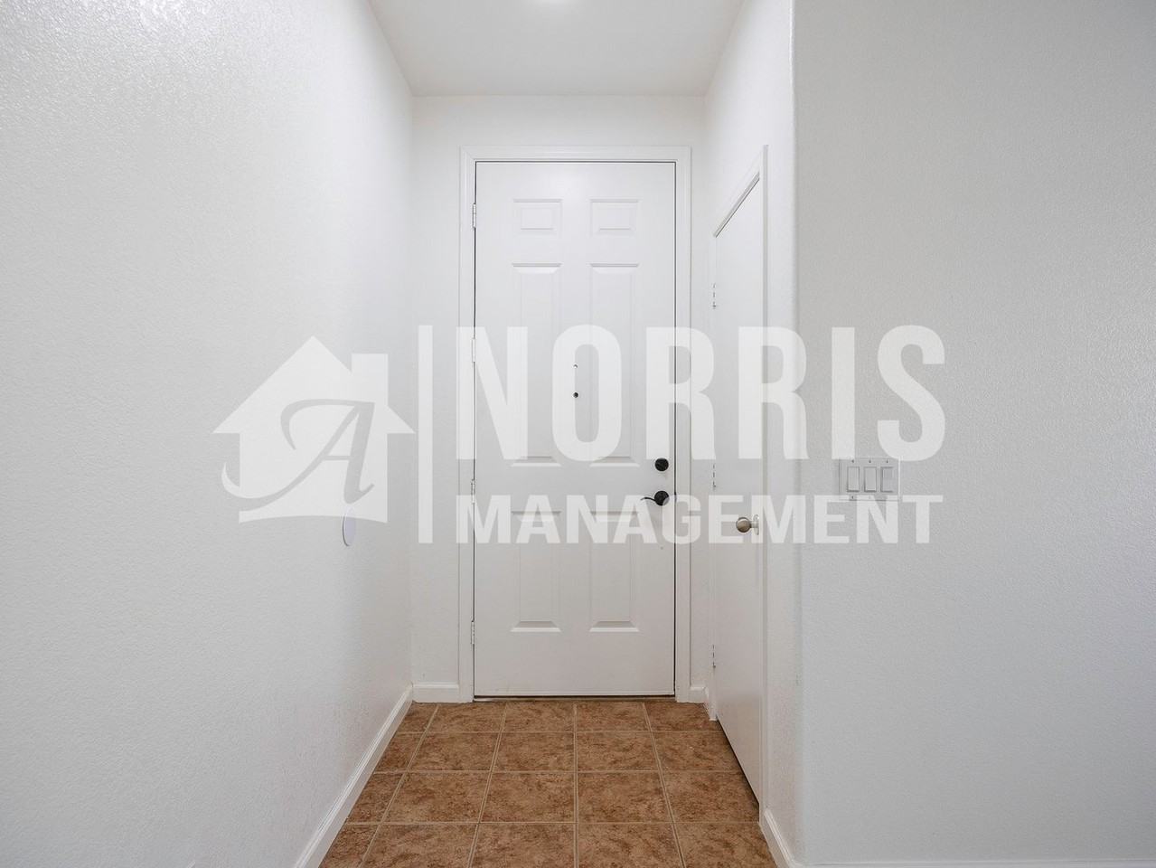 641 W Jahns Ct - Photo 4 of 36