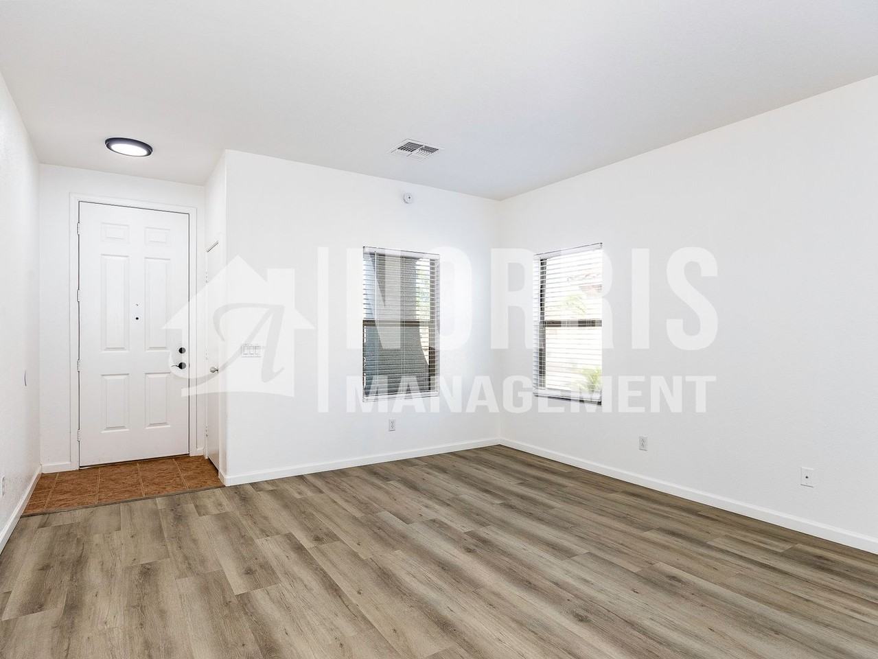 641 W Jahns Ct - Photo 5 of 36