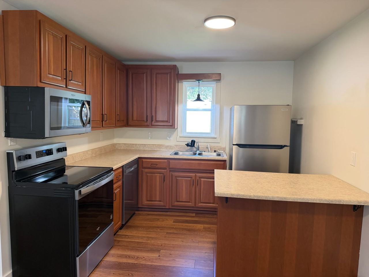 15775 Hallmark Ln - Photo 4 of 17