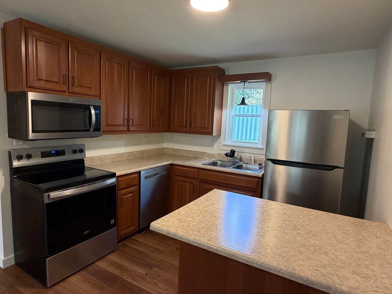 15775 Hallmark Ln - Photo 5 of 17