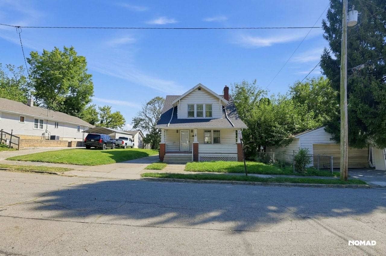 1208 Circle Dr - Photo 2 of 32
