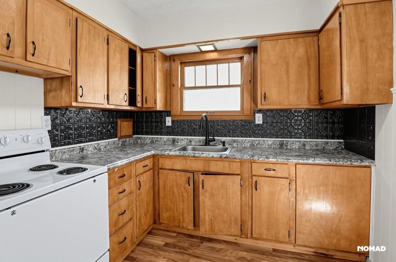 1208 Circle Dr - Photo 4 of 32