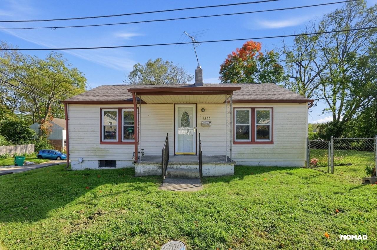 1355 Emery Ave - Photo 4 of 33