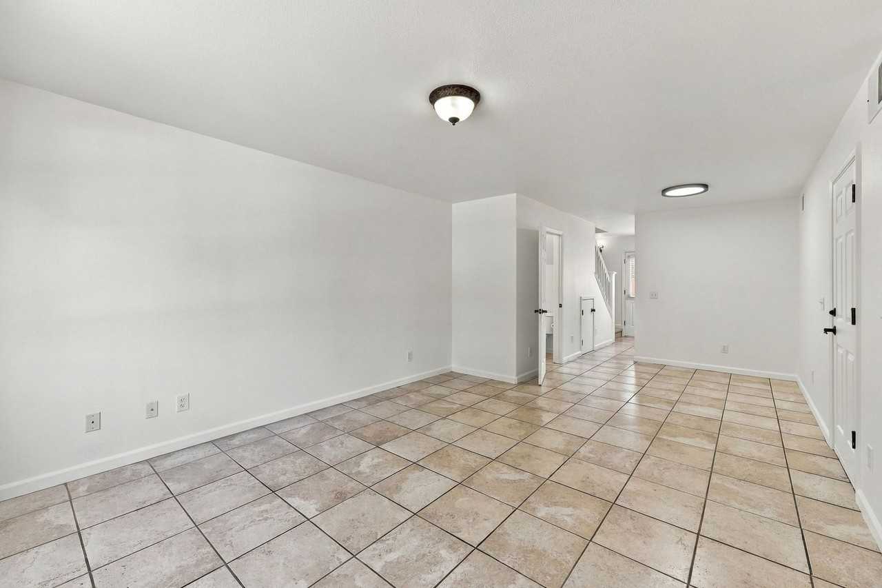 2353 Northcoast St - Photo 5 of 39