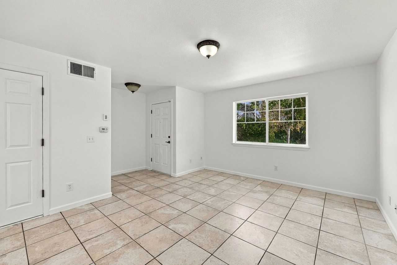 2353 Northcoast St - Photo 7 of 39