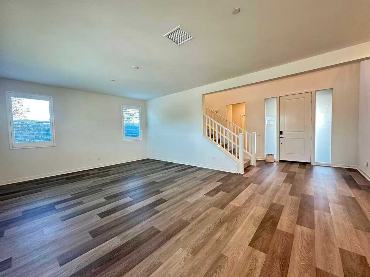 2622 E Scarlett Ln - Photo 2 of 22