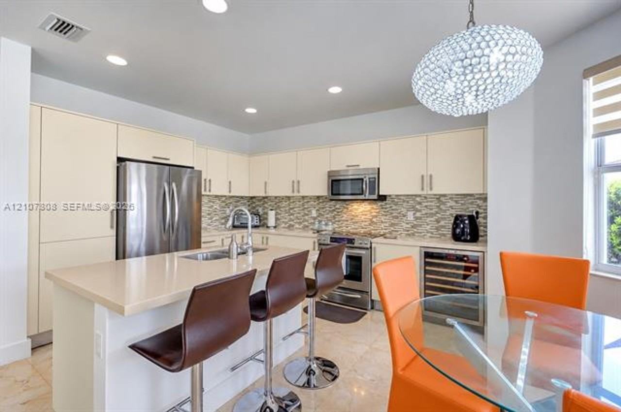 10555 Nw 69th Ter #0 - Photo 2 of 4