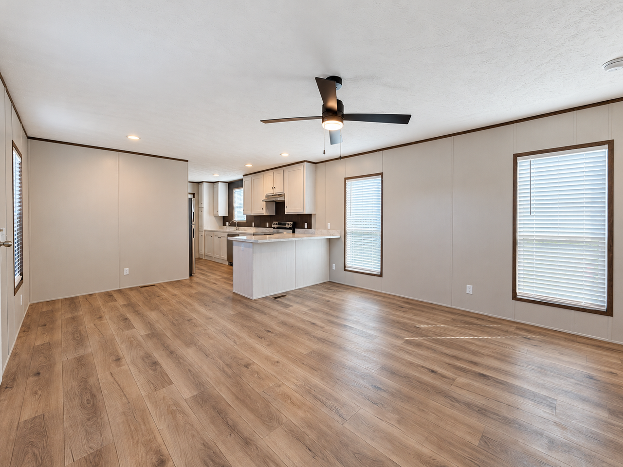 709 N Collins Fwy #3 - Photo 4 of 28