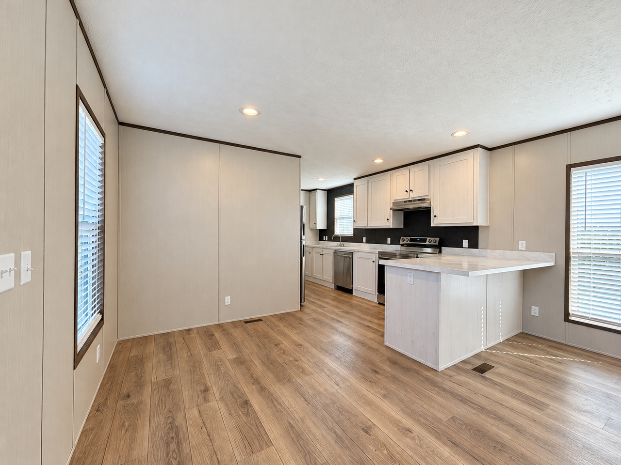 709 N Collins Fwy #3 - Photo 7 of 28