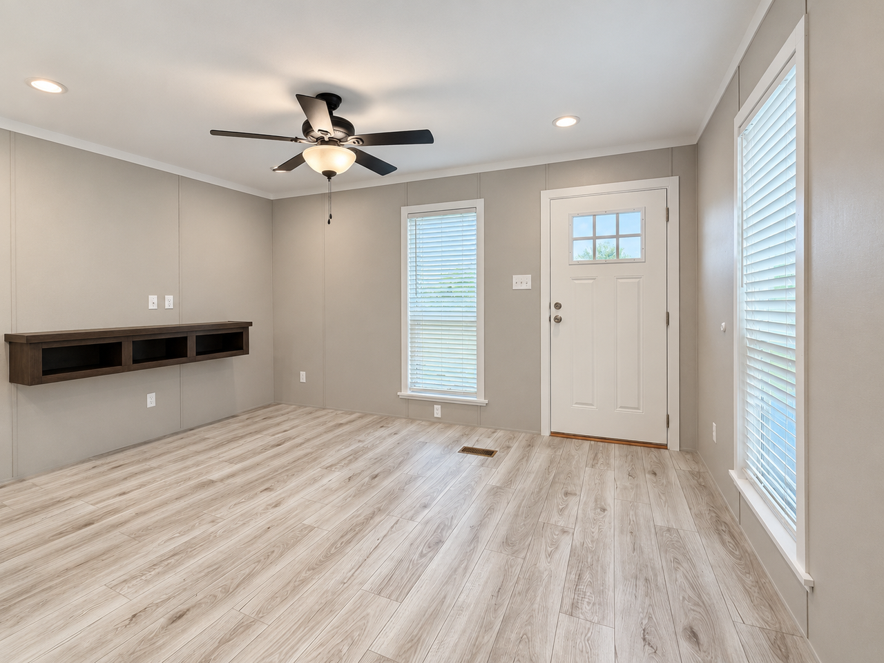 709 N Collins Fwy #39 - Photo 4 of 21