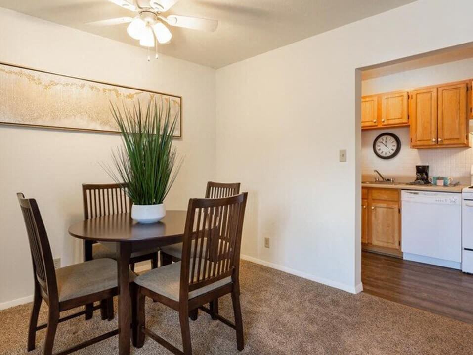 Indian Springs Apartments - Photo 4 of 20
