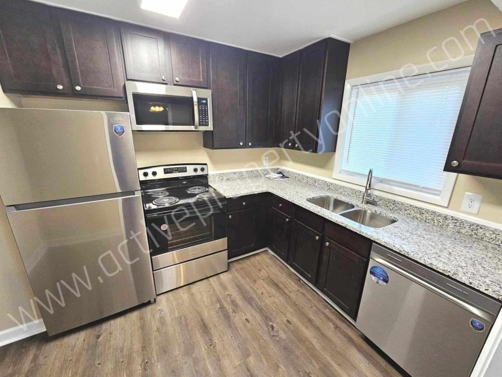 121 Culver St Apt E - Photo 2 of 10