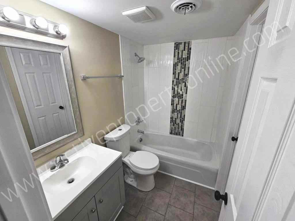 121 Culver St Apt E - Photo 4 of 10