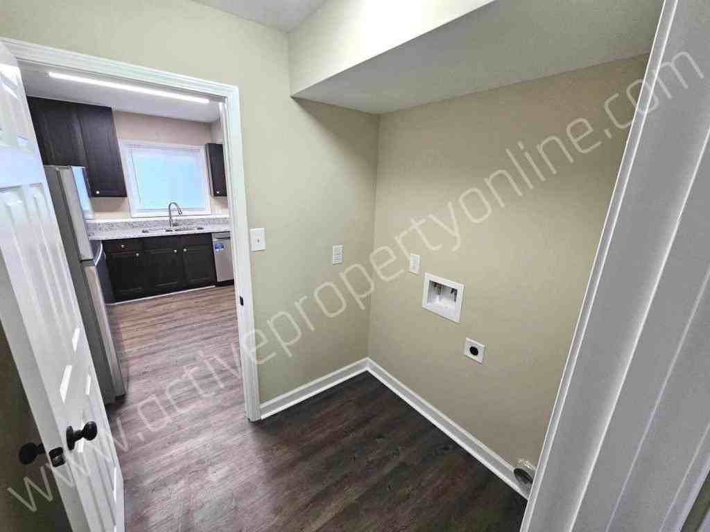 121 Culver St Apt E - Photo 6 of 10
