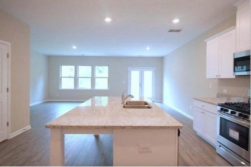6148 Lanier Harbor Lndg - Photo 4 of 23