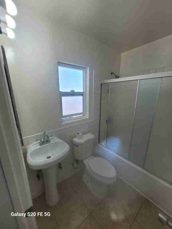 1058 W 101st St - Photo 4 of 6