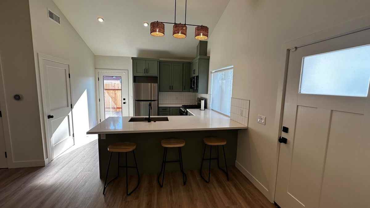 1540 Cameron St - Photo 2 of 14