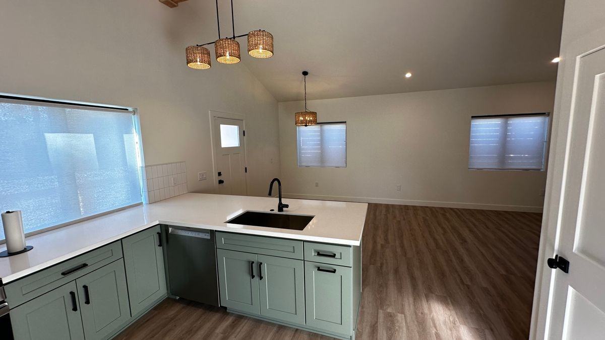 1540 Cameron St - Photo 4 of 14
