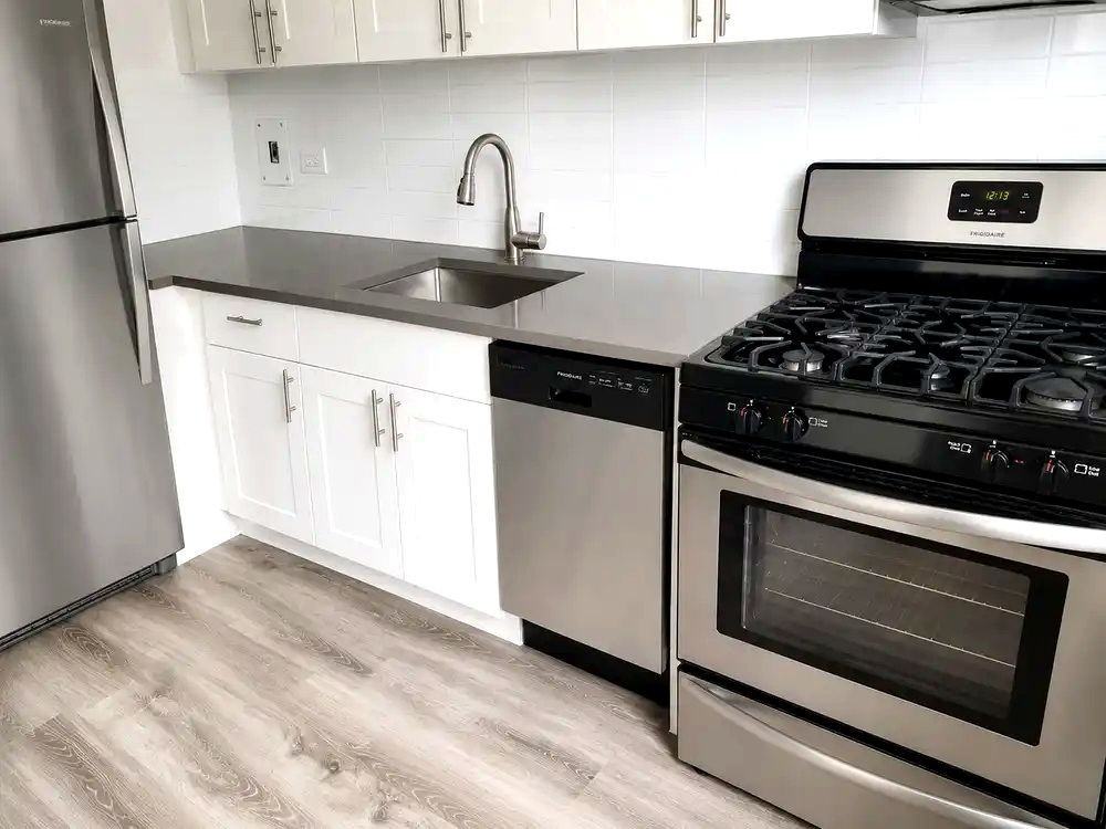 6735 N California Ave - Photo 6 of 11