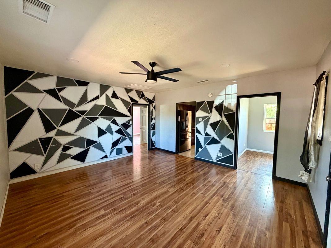 4264 Victoria Ave - Photo 3 of 20